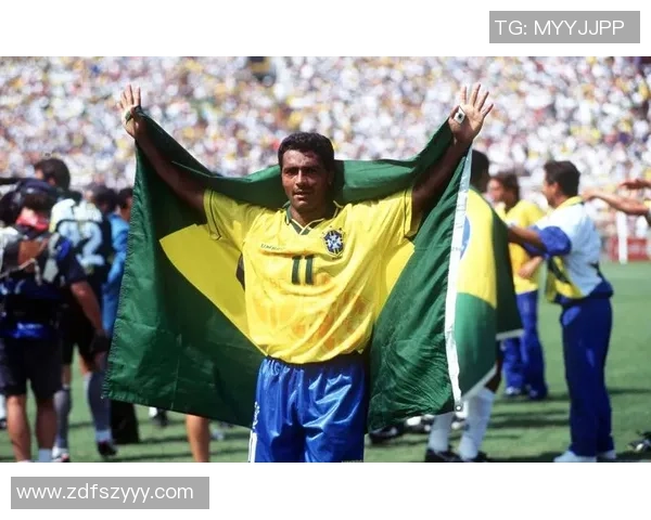 足球中锋的独特魅力与战术价值解析及其在比赛中的关键作用 足球中锋的独特魅力与战术价值解析及其在比赛中的关键作用